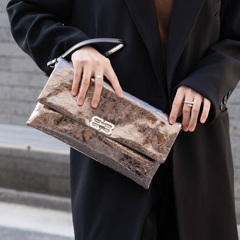 2026春季新款真皮休闲手包高档纯牛皮大容量信封手拿包夹包女气质