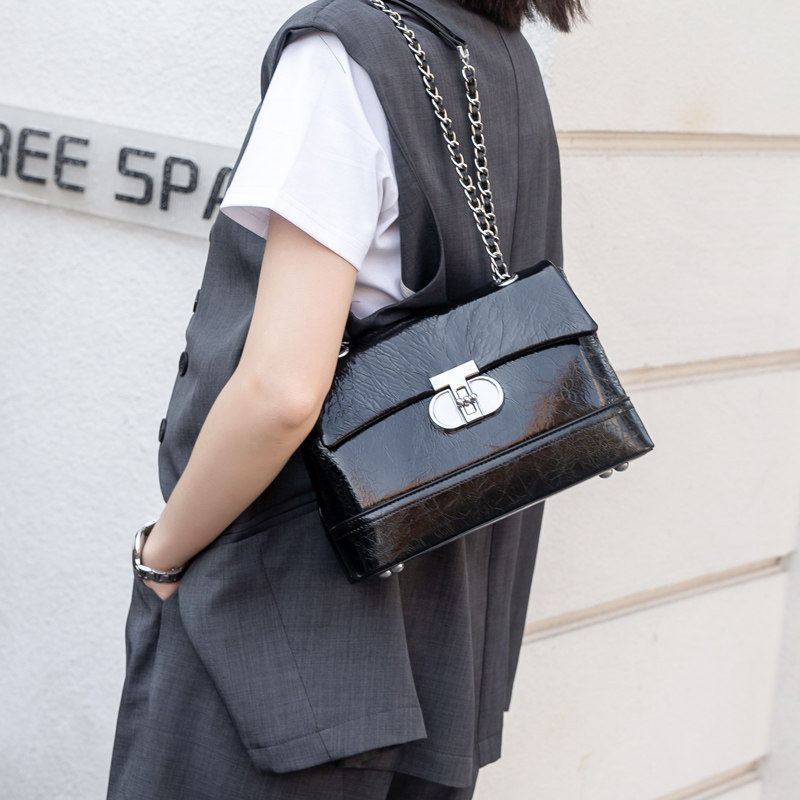 2026春季新款真皮链条腋下包高档锁扣头层牛皮单肩斜挎小包女气质