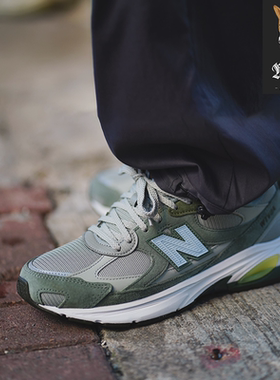 WTAPS x New Balance ABZORB 2010 联名复古缓震跑步鞋 U2010WT