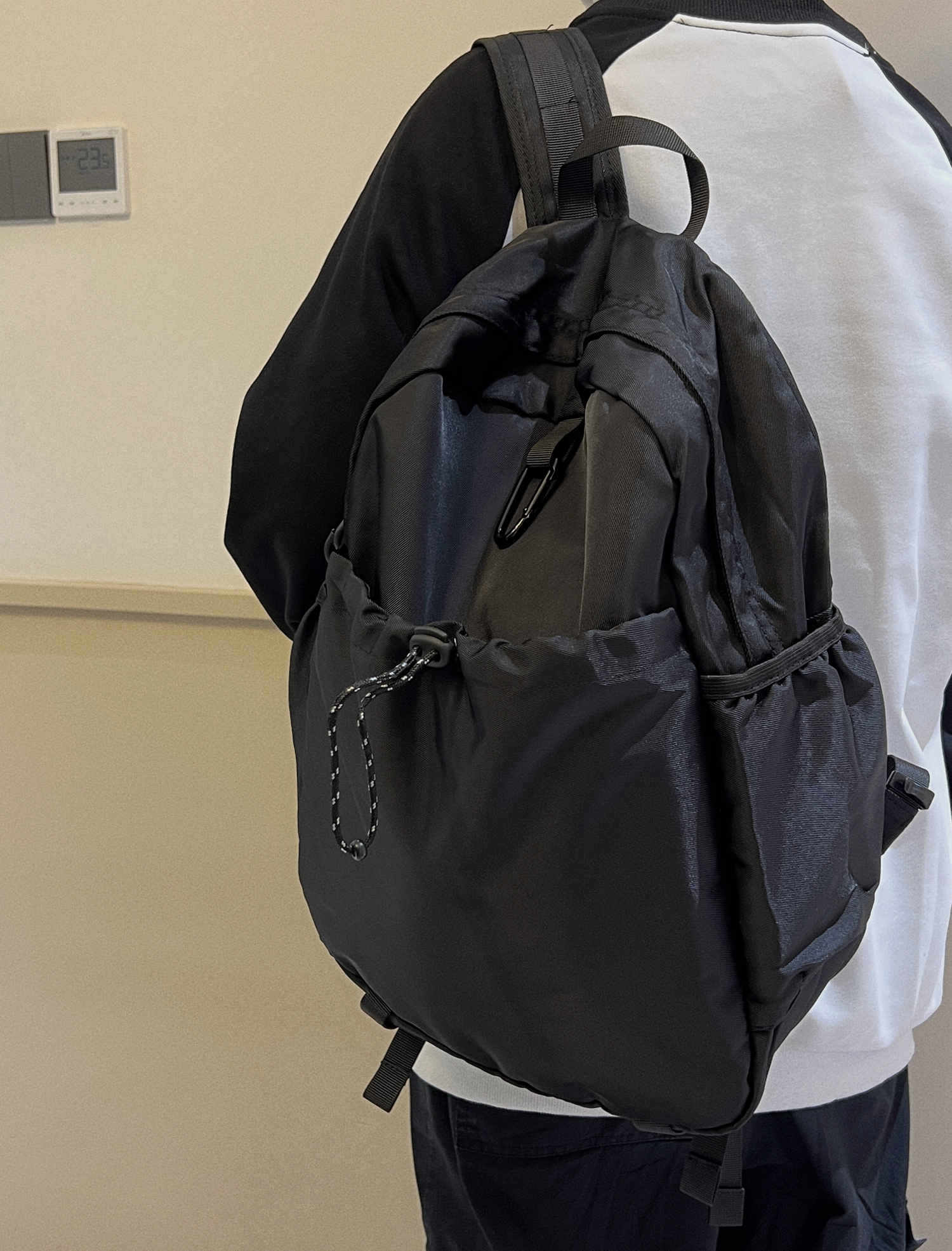 街头潮流牛津纺双肩包男简约轻便通勤电脑背包学生防泼水休闲书包