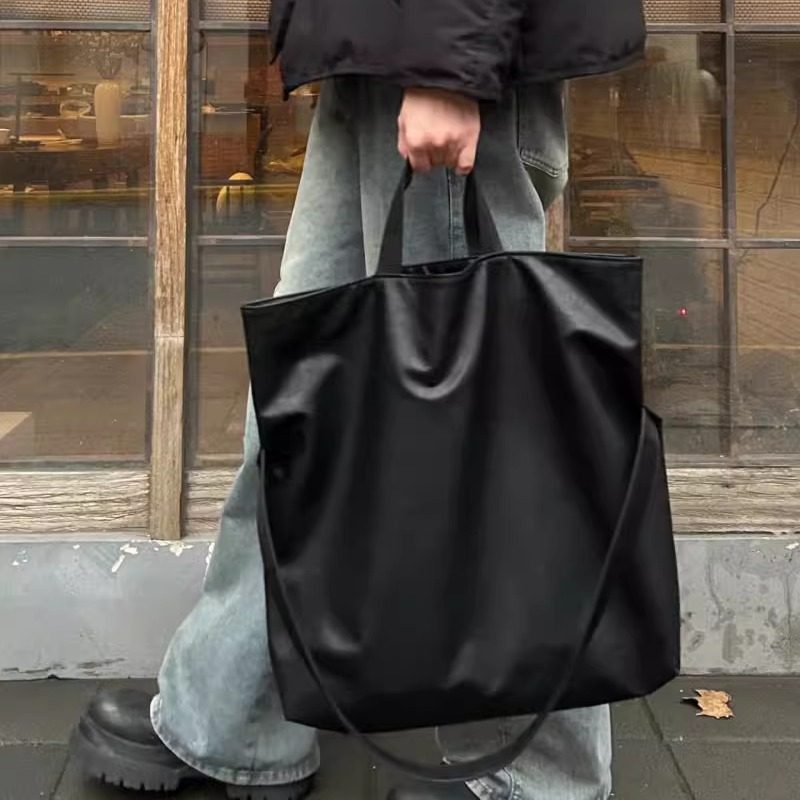 男士韩版软皮大容量斜挎包简约风百搭休闲手提通勤包单背肩托特包