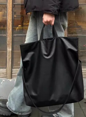 男士韩版软皮大容量斜挎包简约风百搭休闲手提通勤包单背肩托特包