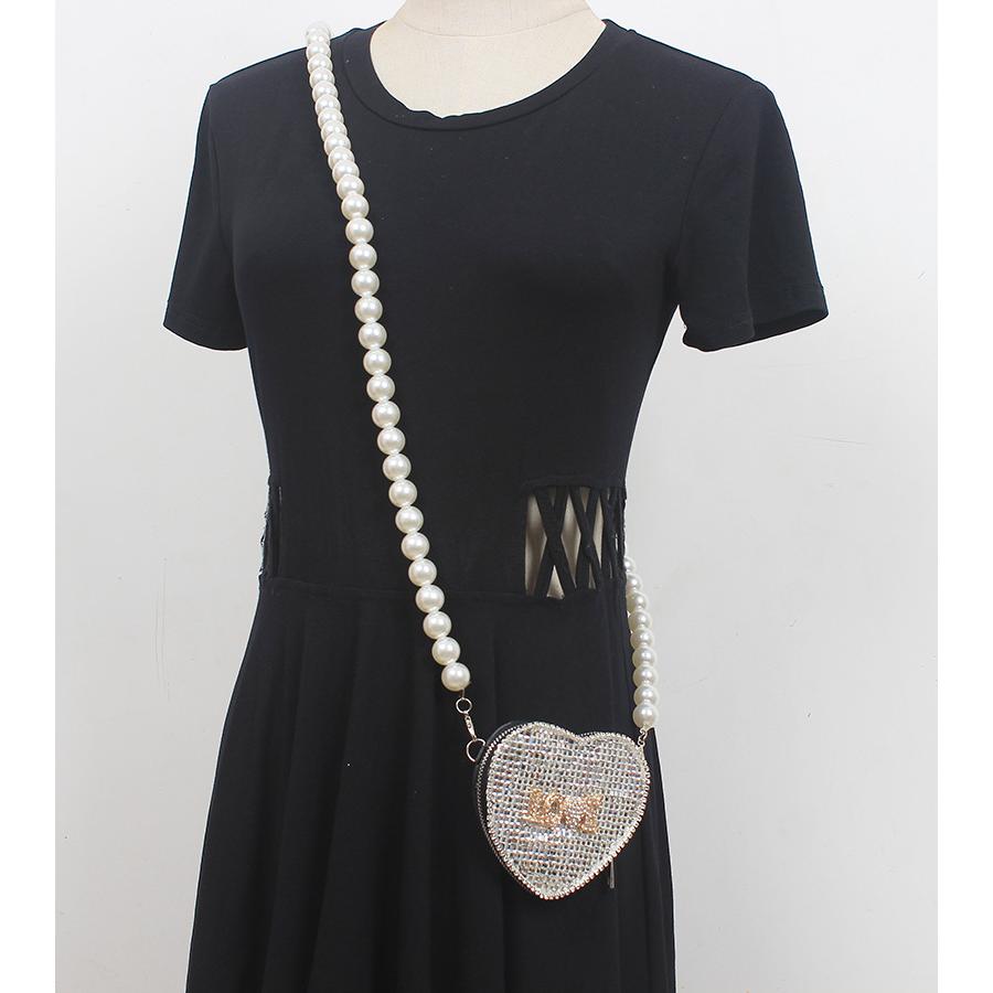 2021新款珍珠链条爱心斜跨包女潮ins风水钻装饰迷你心形小包夏季