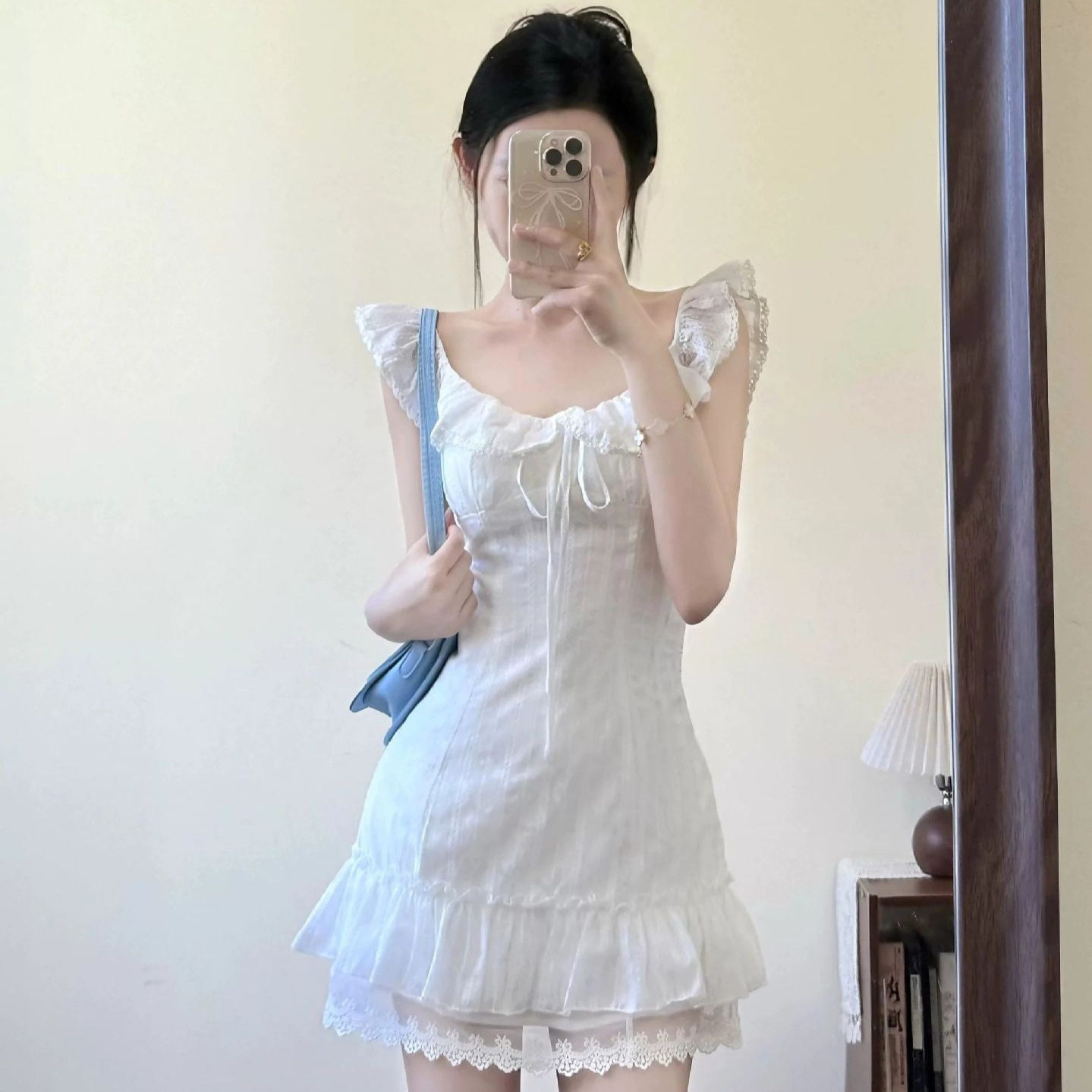 白色连衣裙女夏日绝美初恋小白裙夏天巨好看裙子清纯掐腰a字短裙