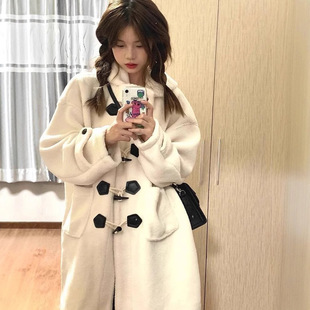 2025秋冬季新款白色长款羊羔毛外套女小个子摇粒绒牛角扣大衣加厚