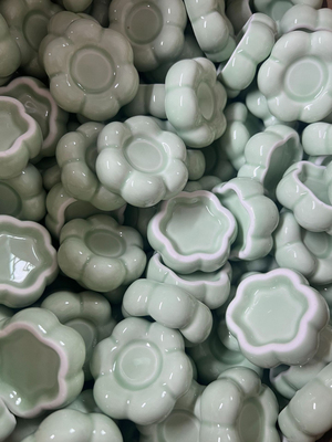 创意小花陶瓷底座可爱工艺品小配件小玩偶托盘陶瓷小转盘瓷器摆件