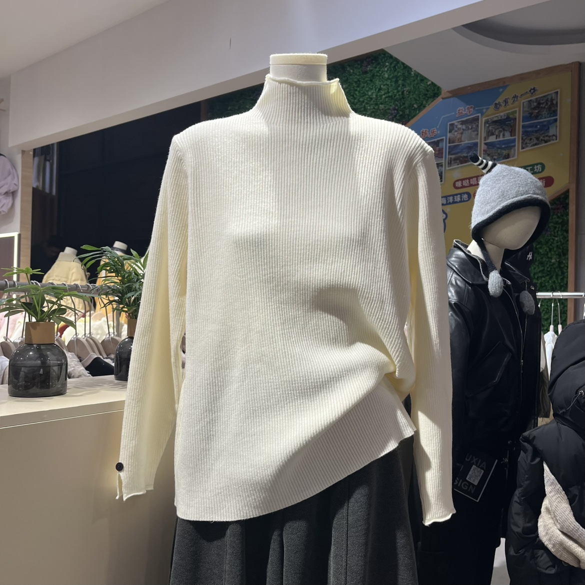 暖fufu2025简约风半高领针织衫新款袖口开叉设计毛衣保暖打底上衣