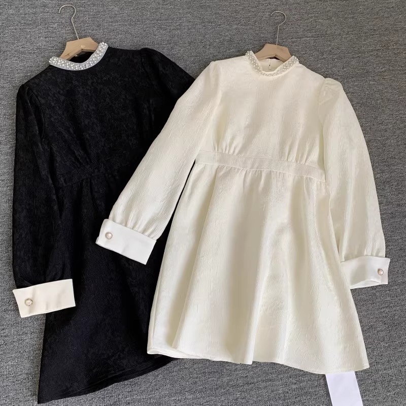 商场撤柜品女春季款收腰显瘦重工钉珠设计感法式气质赫本风连衣裙