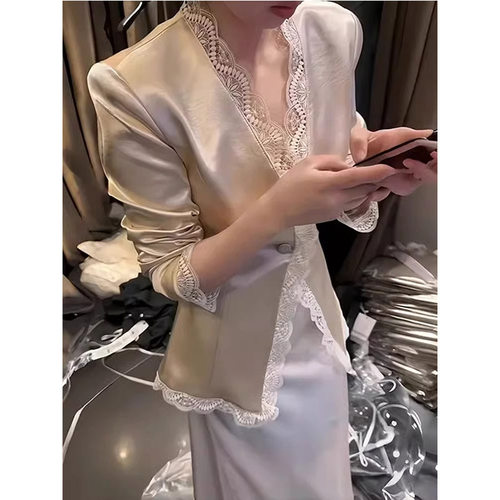 法式设计感小众v领蕾丝拼接长袖外套女2025春秋新款名媛气质上衣