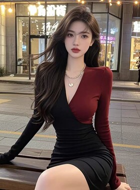 千金名媛风撞色拼接V领长袖连衣裙女秋冬新款时尚气质修身包臀裙