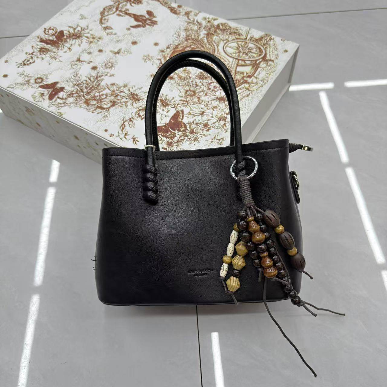 2025秋冬新款时尚水桶包休闲软皮手提包超火百搭单肩包简约斜跨包,箱包皮具/热销女包/男包,通用款女包,淘宝优惠券,粉丝福利购,淘宝优惠卷