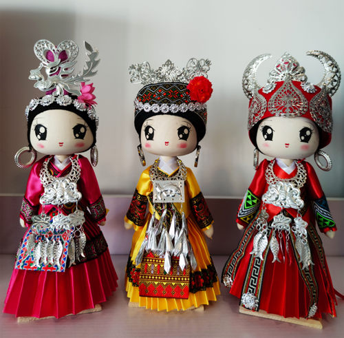 晓青手工精品民族人偶