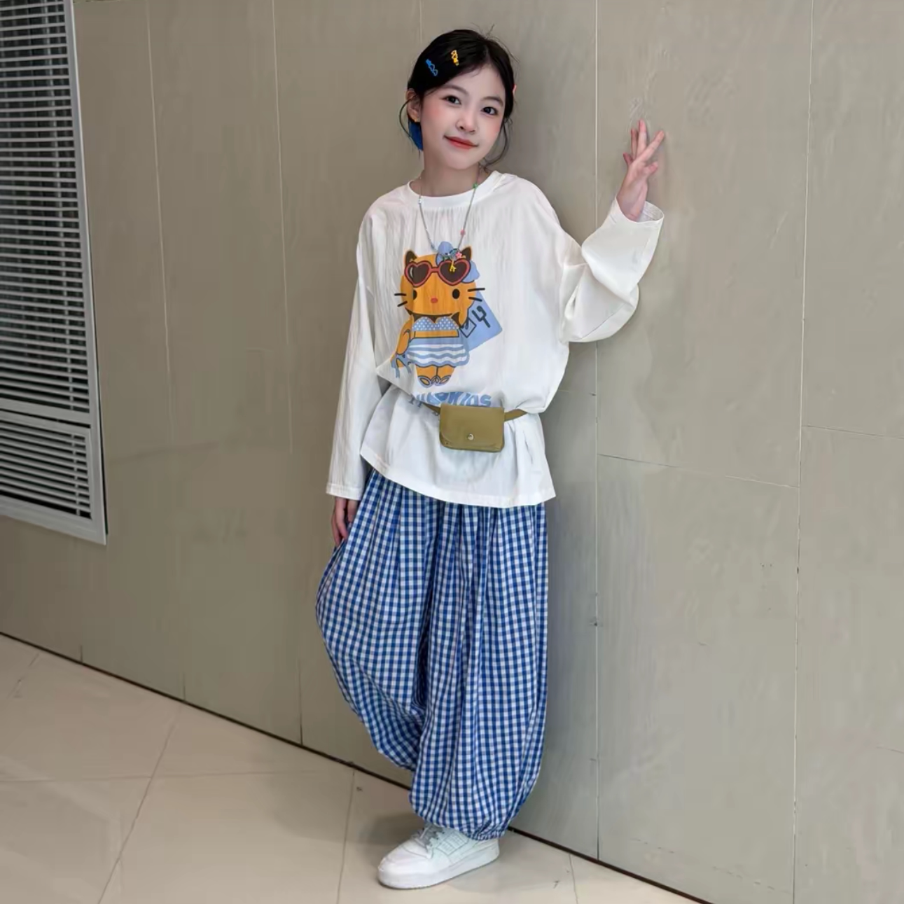 女童卡通上衣蓝白格萝卜裤两件套