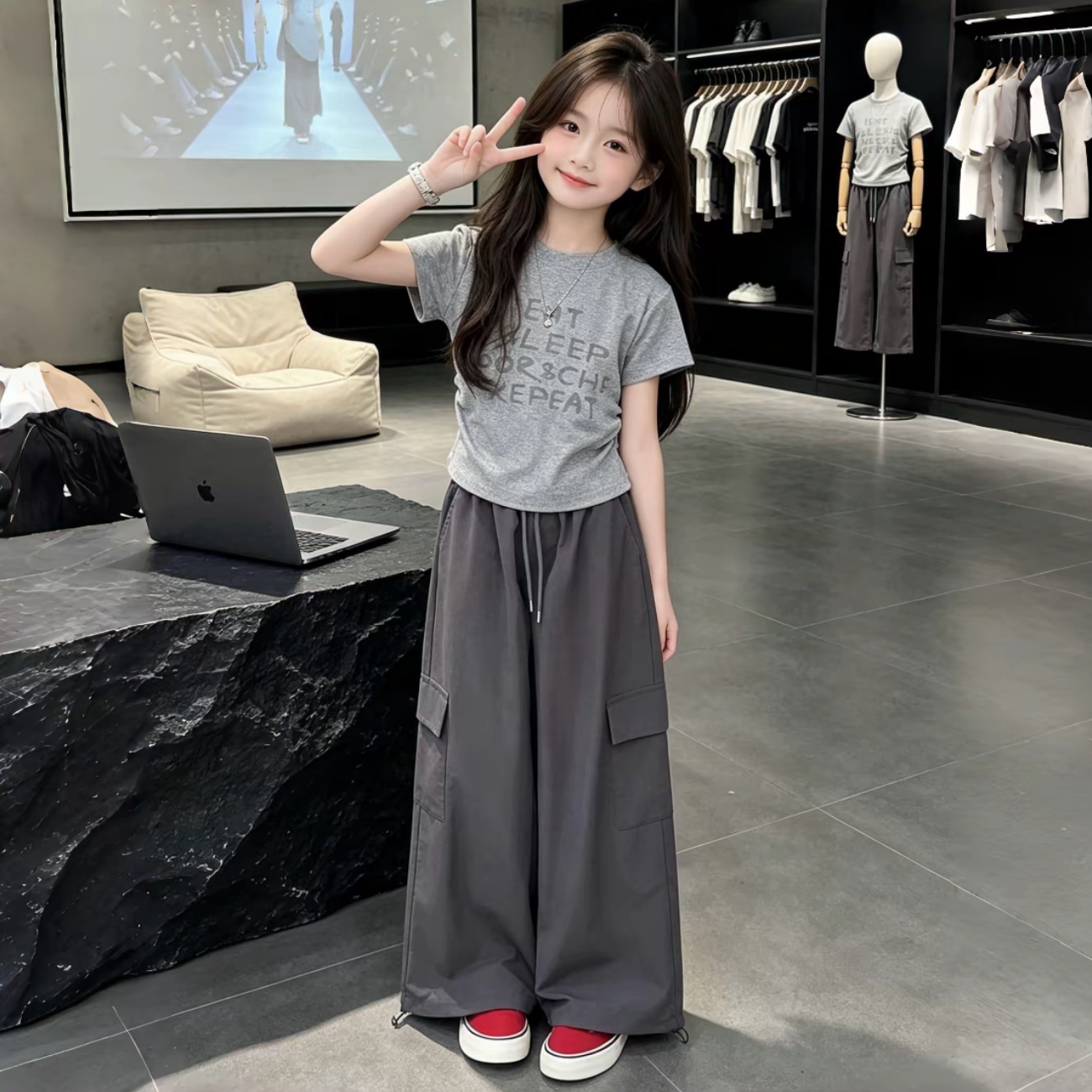 女童灰色字母T恤美式工装裤套装