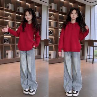 女童加厚连帽本命年红色连帽毛衣设计感一体绒弯刀牛仔阔腿裤套装