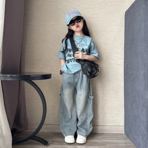 女童字母短袖牛仔弯刀裤套装