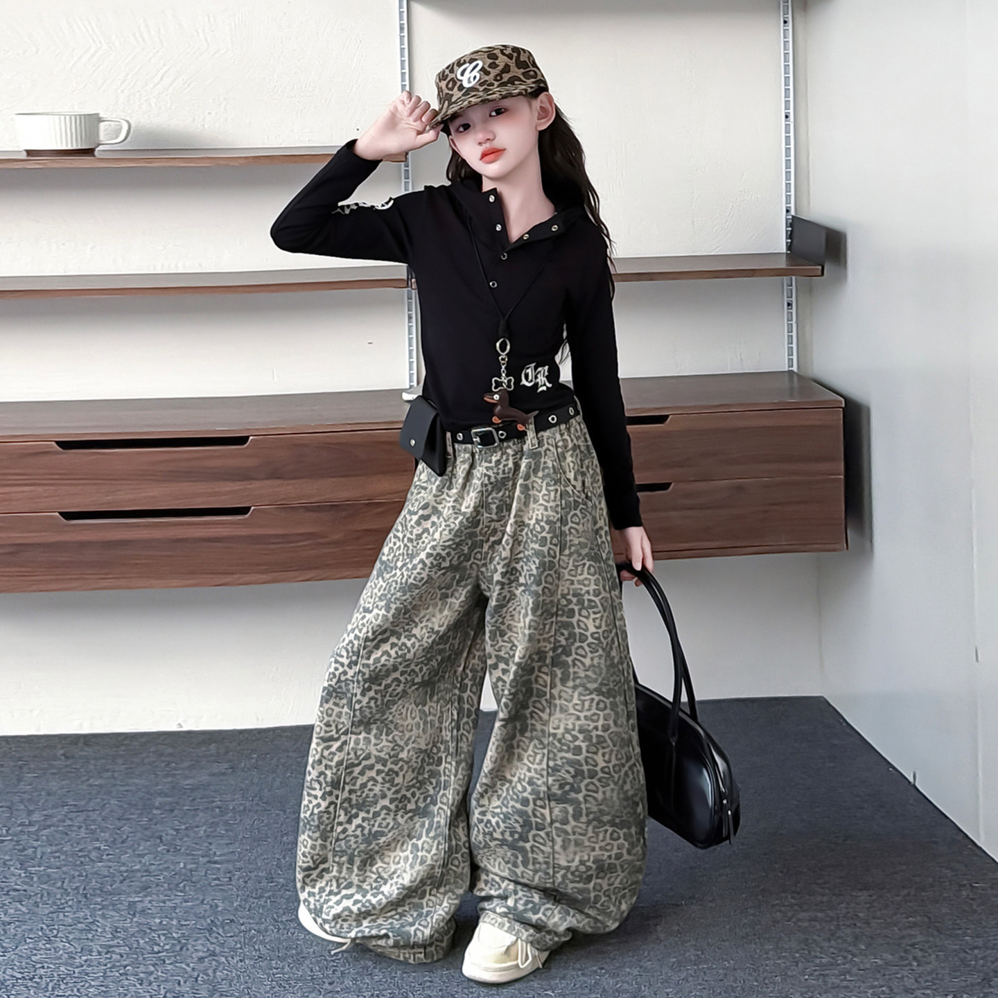 女童连帽黑色打底衫豹纹裤套装