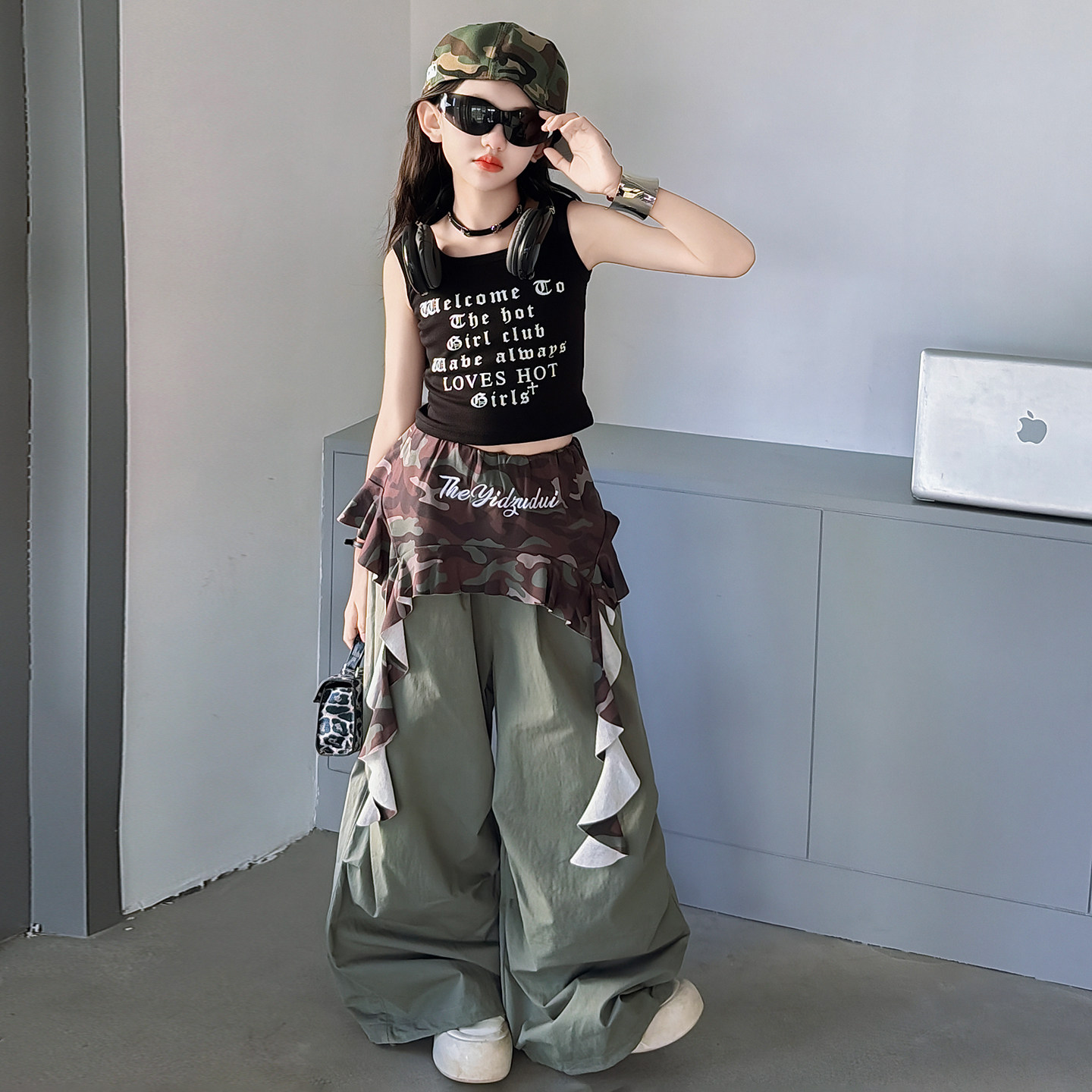 女童超酷爵士舞套装美式字母背心设计感迷彩飘带速干工装裤两件套