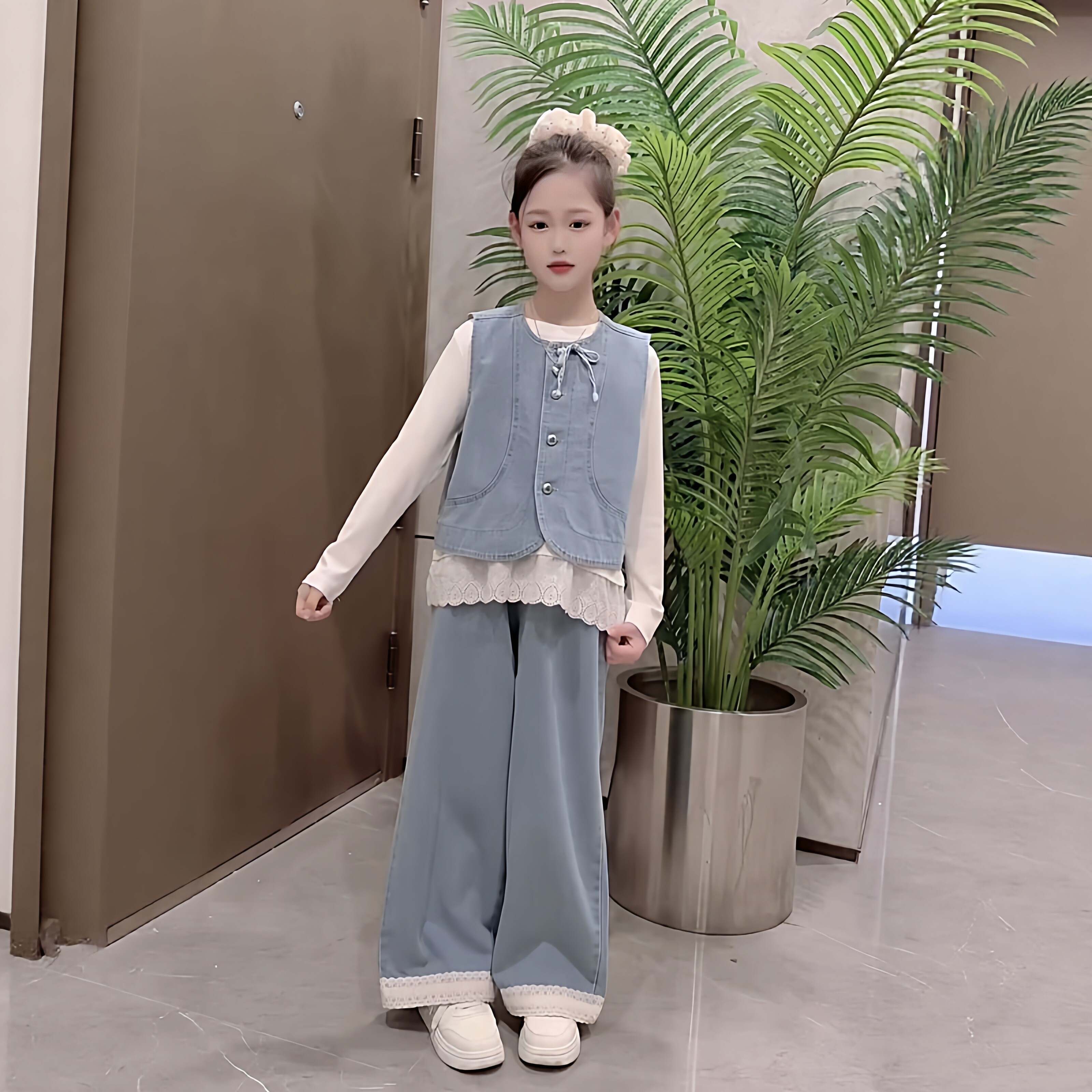 女童韩版春秋牛仔套装超好看花边打底衫马甲直筒裤初中生三件套潮