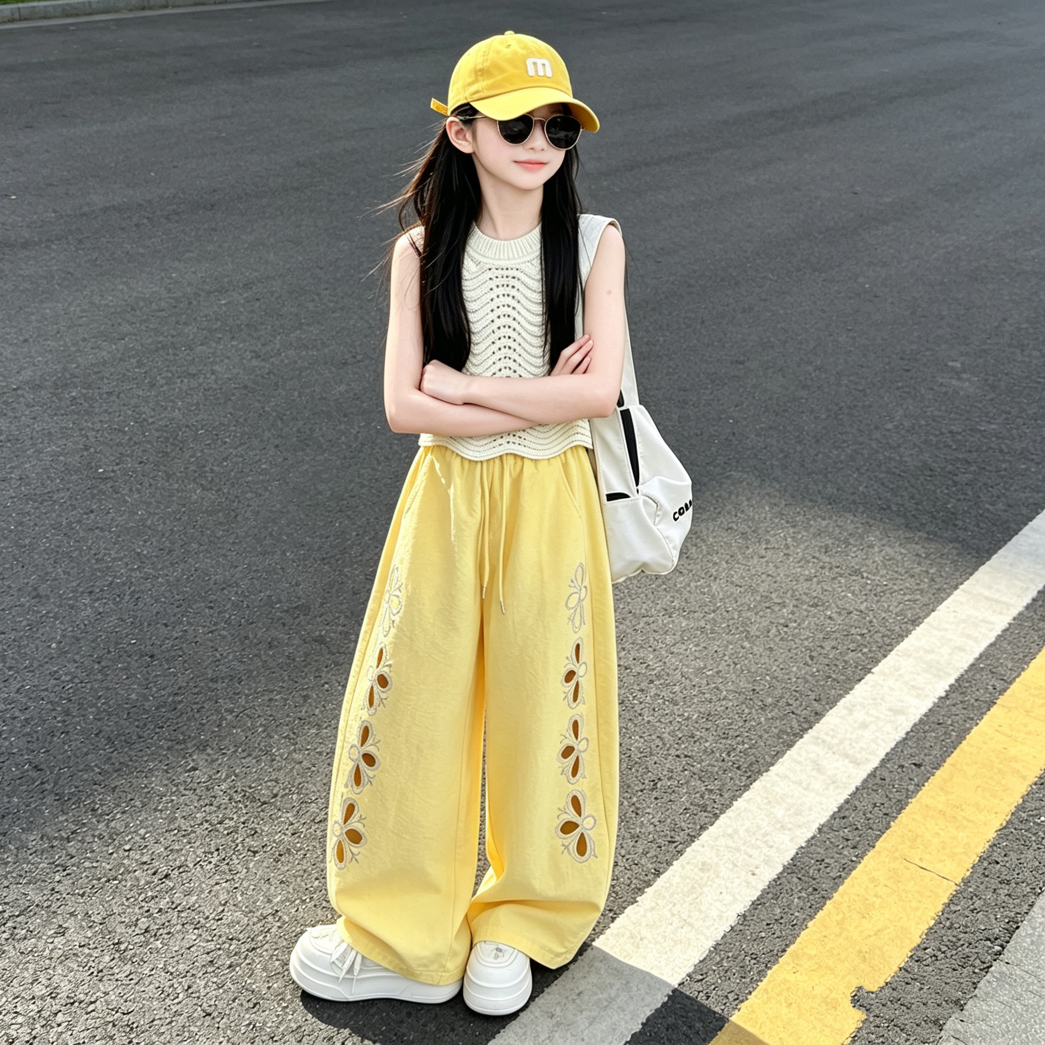 女童镂空绣花弯刀裤冰丝背心套装