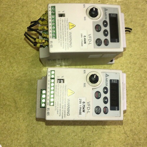 寻《《拆机正品台达2个，VFD-L，。其中型号：VFD007L21