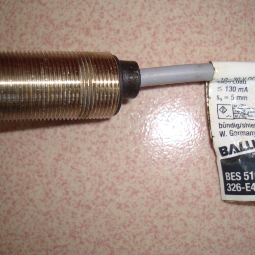 寻《《接近开关。BALLUFF/巴鲁夫。型号：BES516-326