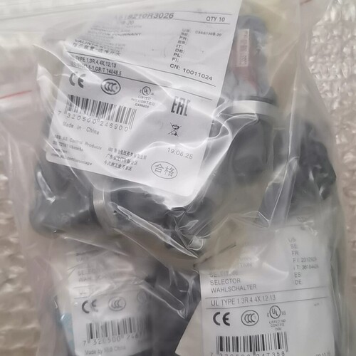 寻《《ABB选择开关 C3SS7-10B-20 C3SS1-10R