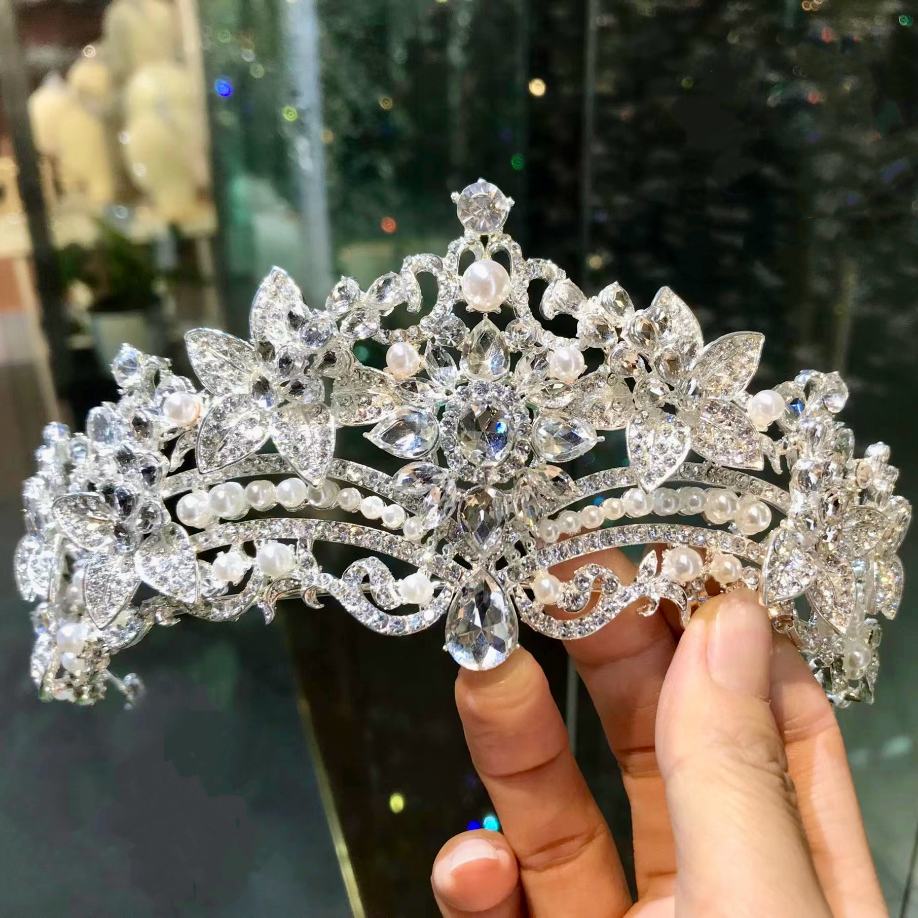 新娘皇冠经典花朵珍珠发冠韩式新娘婚纱造型王冠舞台写真配饰花诗