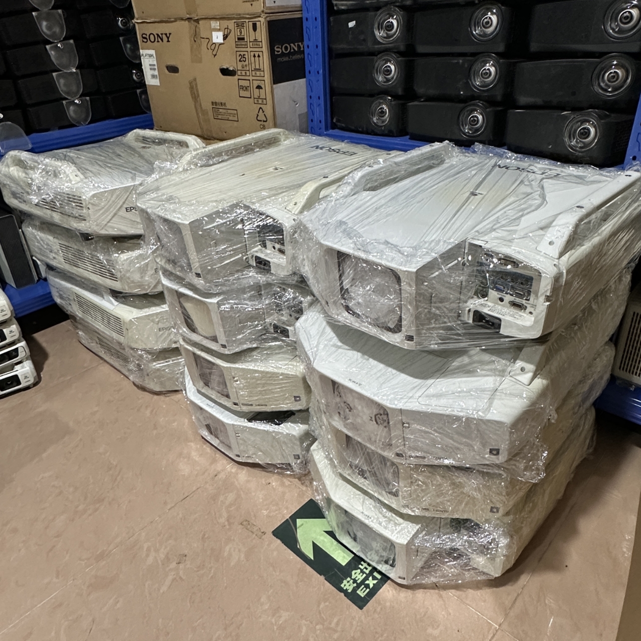 爱普生7000流明工程投影仪高清