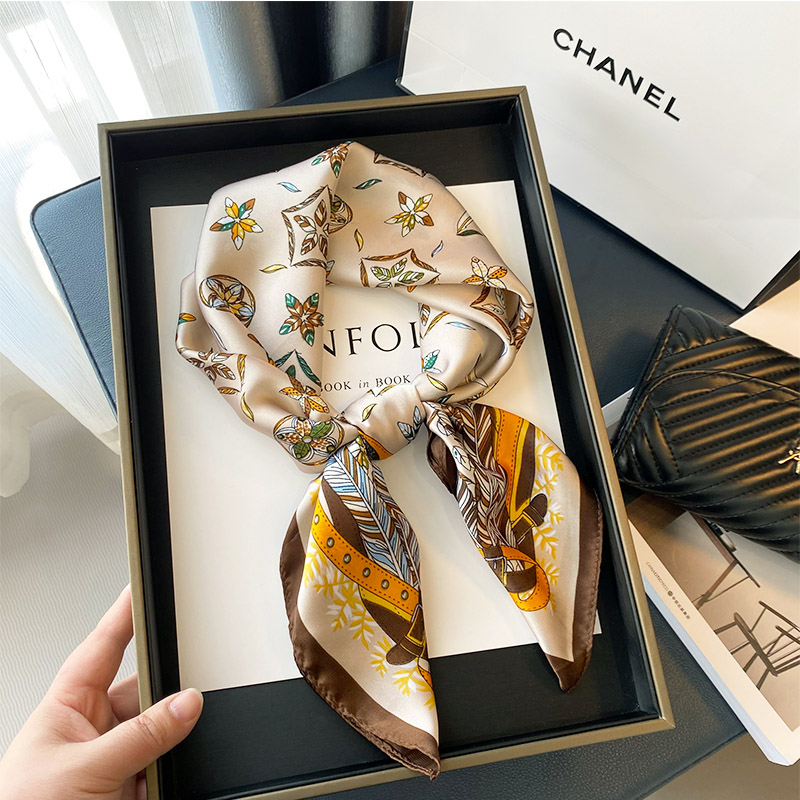 春秋时尚洋气风围脖护颈小方巾