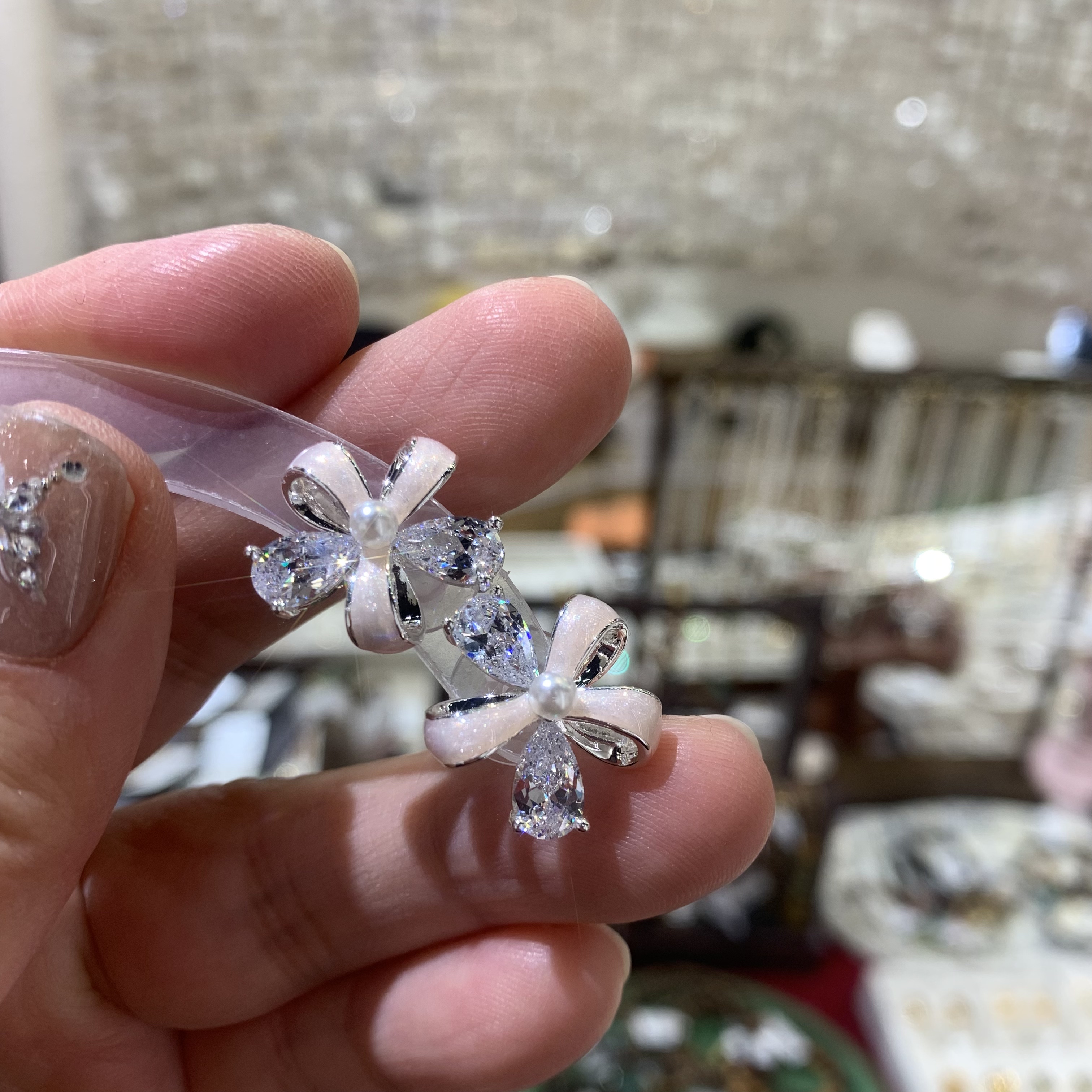 S925银针设计师款小清新水钻滴釉花朵耳钉轻奢高级感气质大气耳环