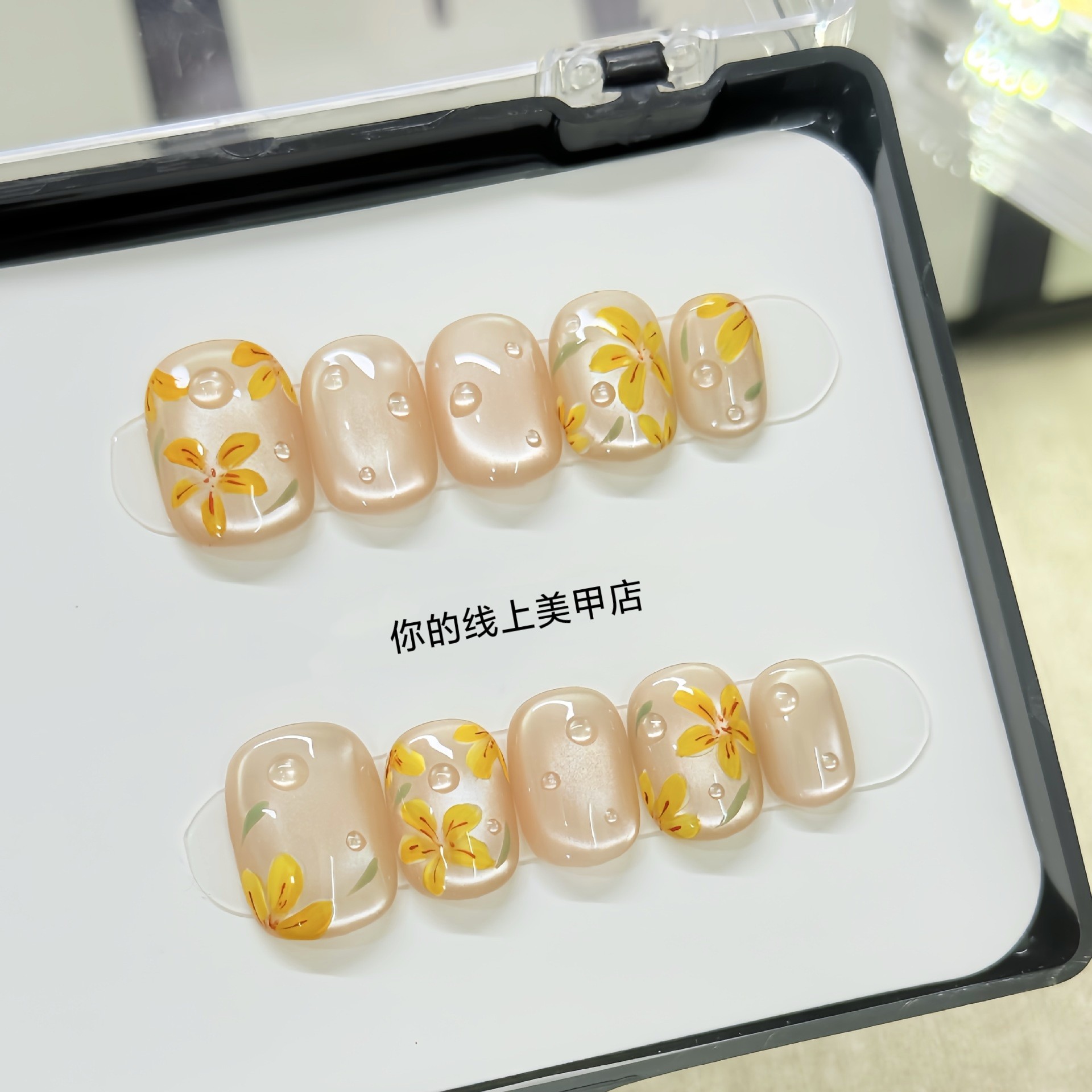 手绘金盏凝露小花猫眼穿戴甲
