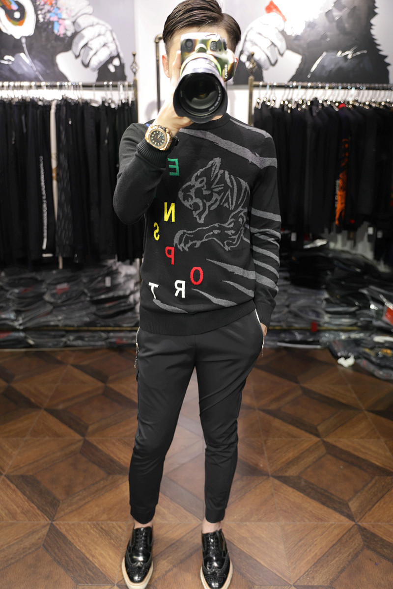 米兰站时尚个性豹子撞色提花黑色圆领套头修身舒适男士毛衣针织衫