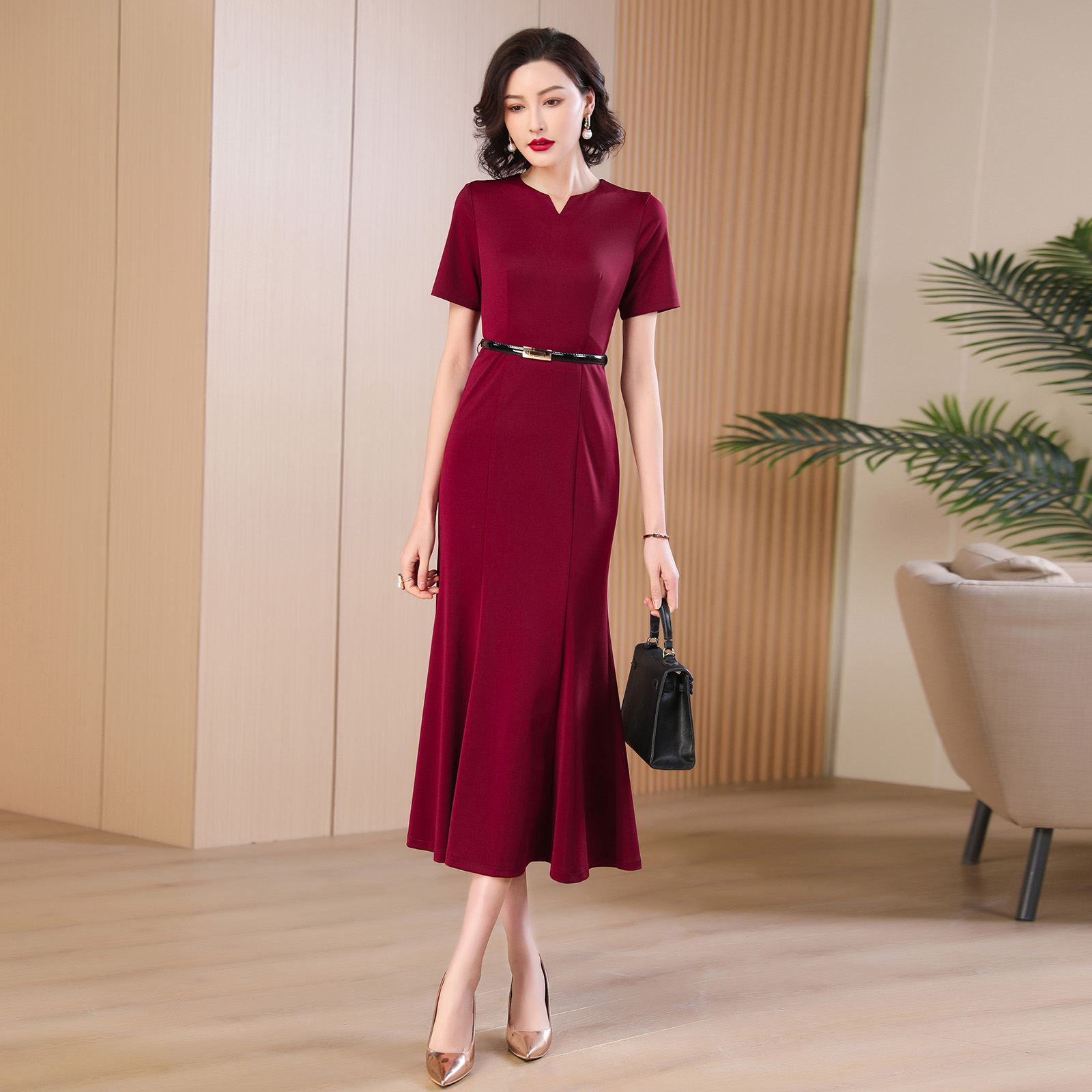 酒红色连衣裙复古高级感2024夏季新款收腰显瘦气质长款鱼尾裙1685