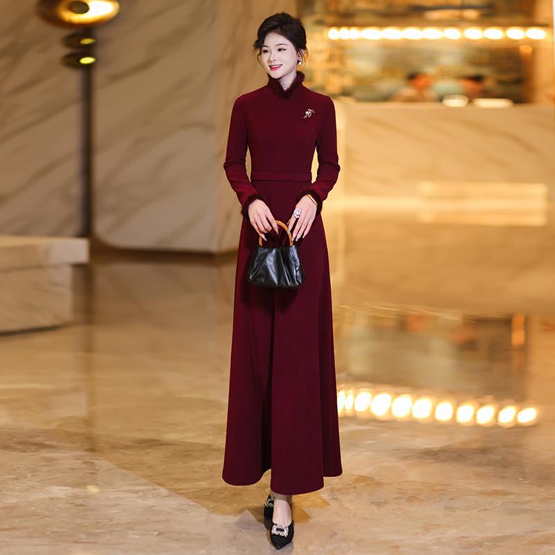 酒红色连衣裙水貂毛长款连衣裙