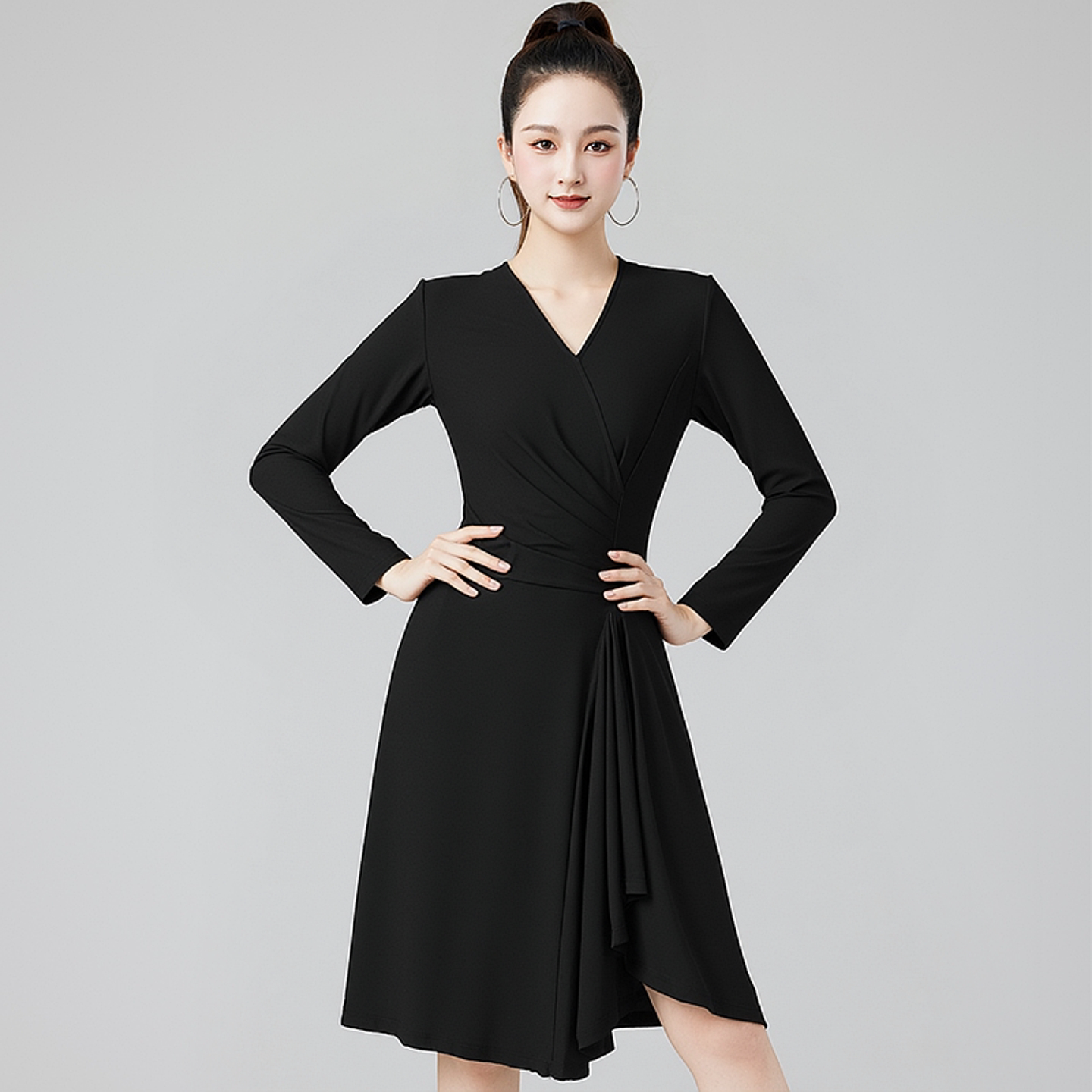 成人拉丁舞练功服女2025秋冬新款连衣裙交谊舞广场舞V领长袖裙子