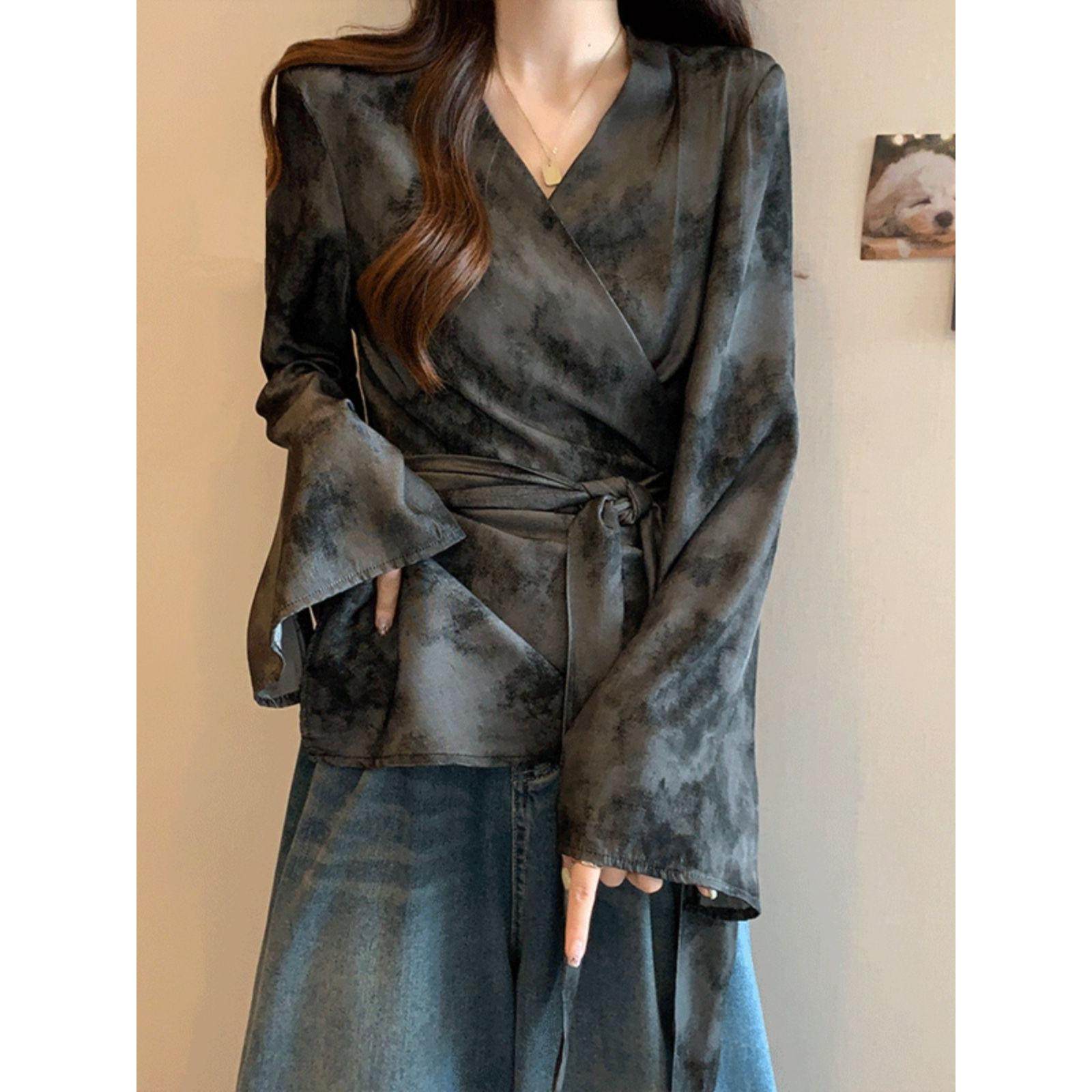 大码300斤国风水墨晕染V领长袖衬衫女秋冬胖mm收腰显瘦高级感上衣