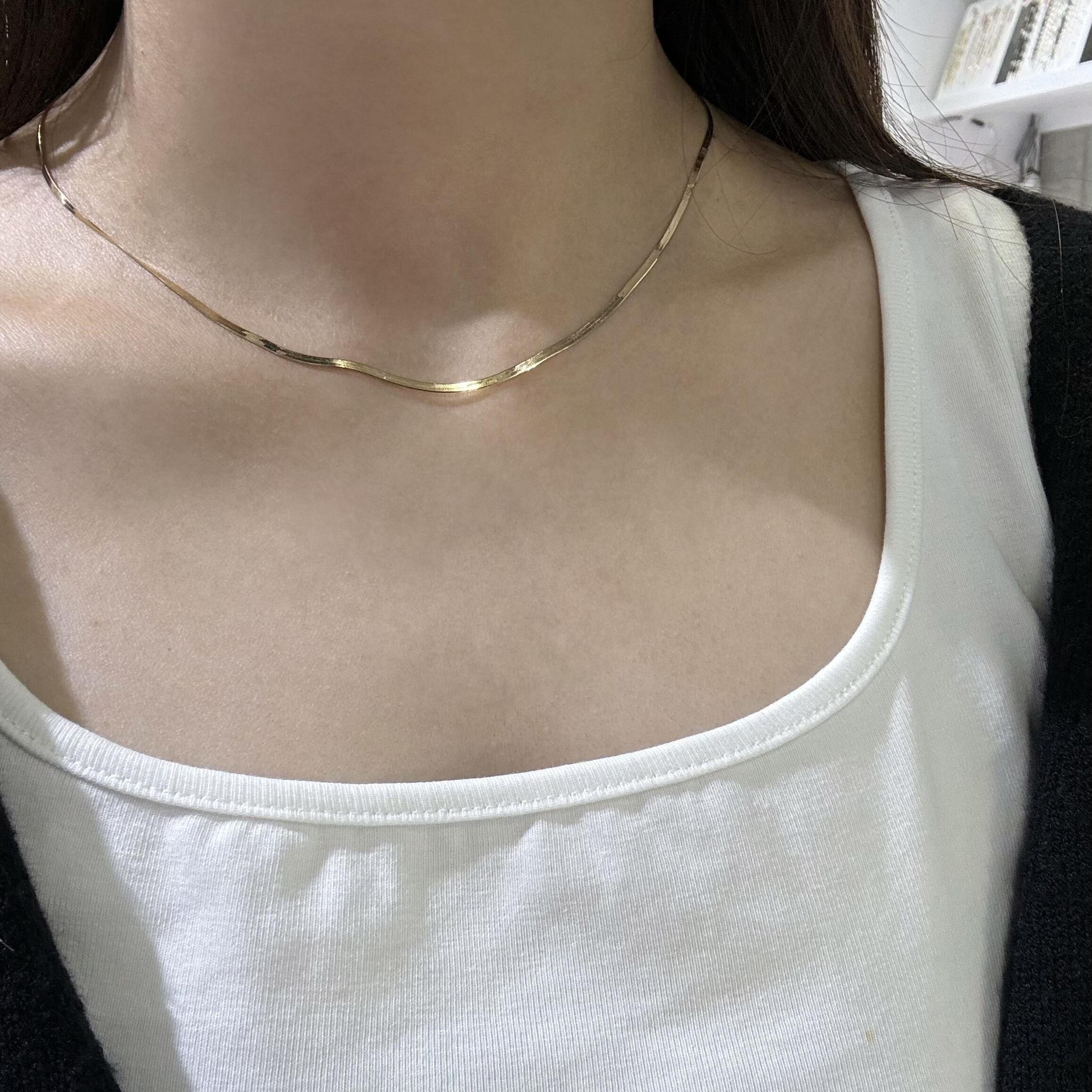 【人气爆棚款~】JUNLA 设计师款 金色扁形蛇骨项链女简约轻奢气质