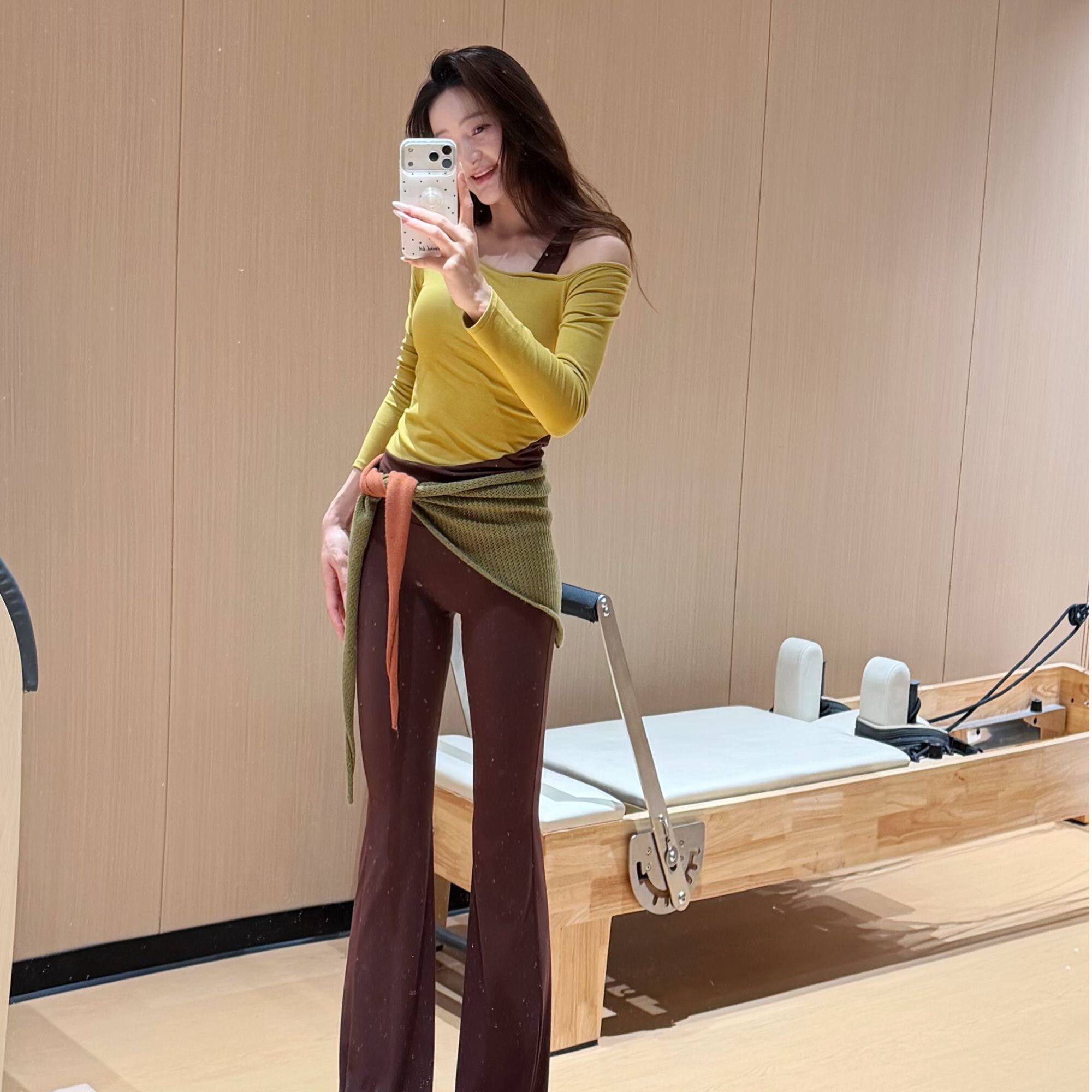 带胸垫长袖瑜伽服显瘦撞色假两件露肩运动上衣普拉提健身服女