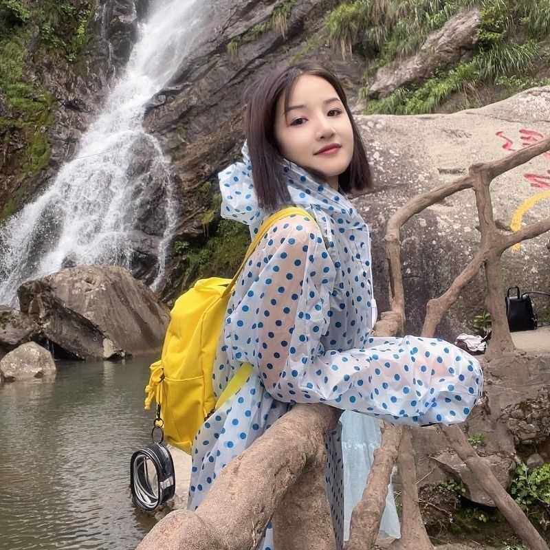 波点时尚可爱便携式雨衣成人户外徒步旅游演唱会防雨一次性雨披