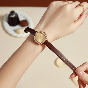 FILA斐乐复古女士款石英手表轻奢小众小方表女生礼盒生日礼物6572