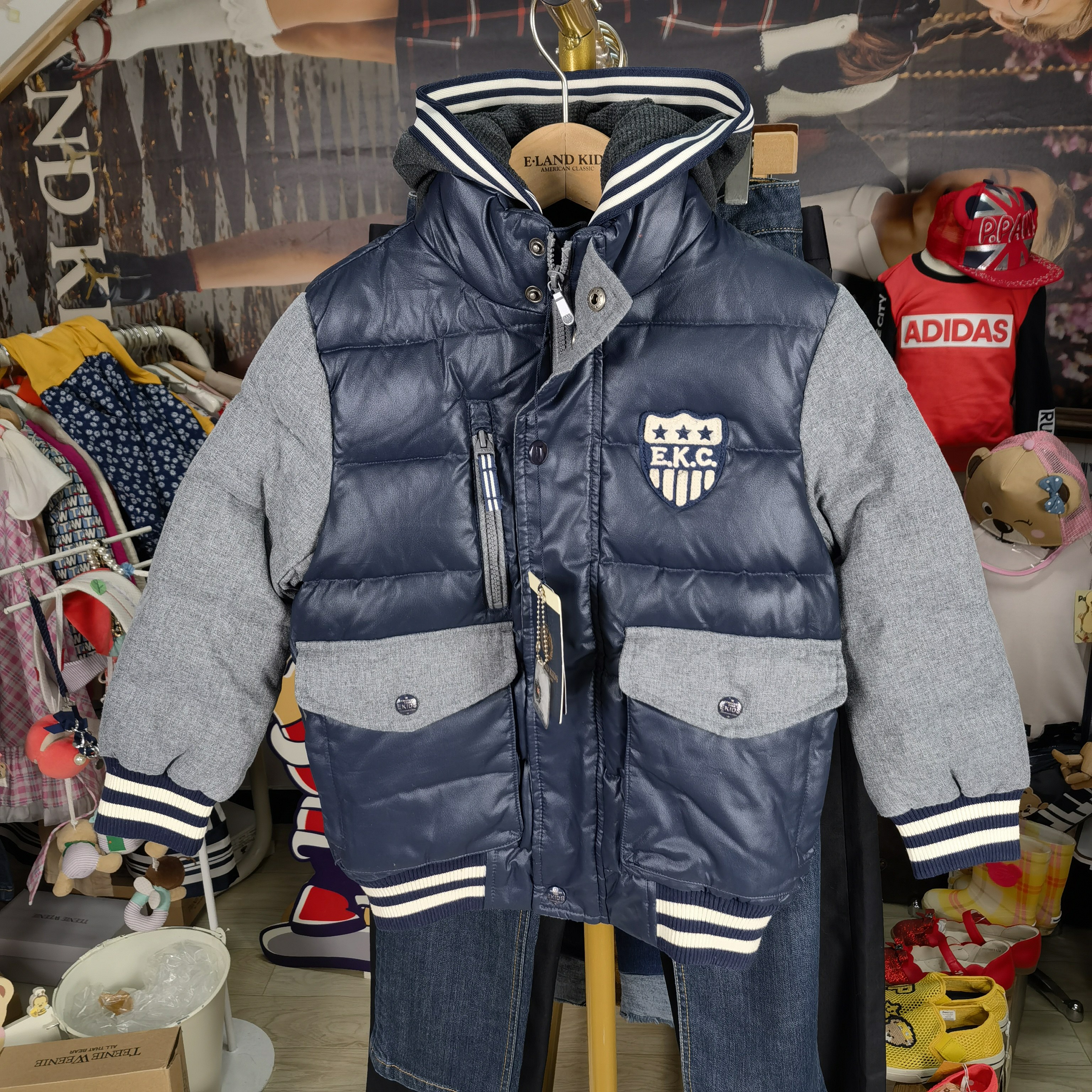 依恋冬款男童三色连帽羽绒服