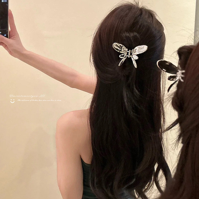 银色蝴蝶抓夹女2025新款高级感小号后脑勺鲨鱼夹子半扎发头饰发卡