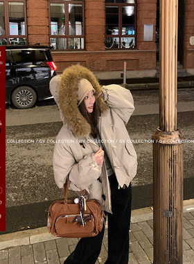 GV大白哥 暖炉冬日 设计感环保貉子毛领牛角扣棉服连帽保暖外套女