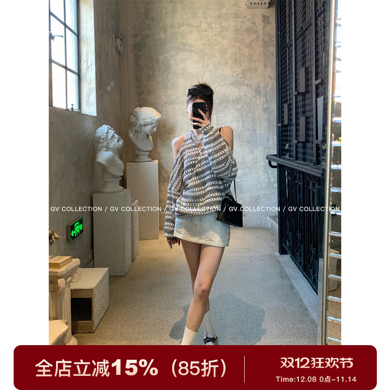 镂空针织条纹挂脖露背上衣