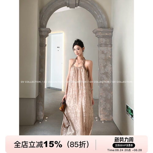 立体花朵重工挂脖露背度假连衣裙