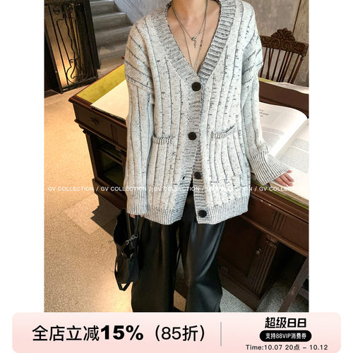 混色V领竖条宽松毛衣外套