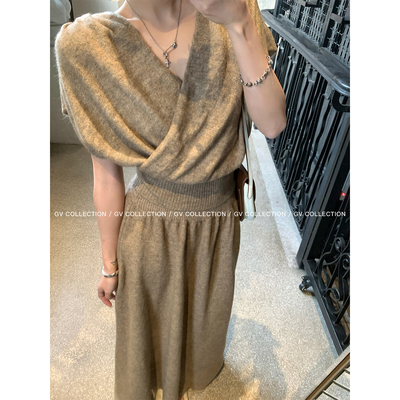 V领交叉针织上衣半身裙套装