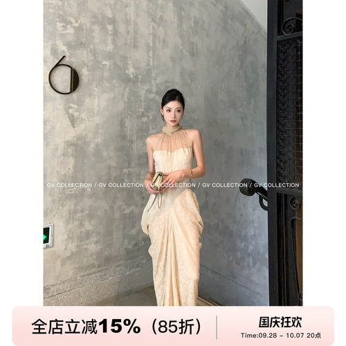 网纱拼接修身解构捏褶削肩连衣裙