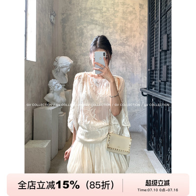 刺绣清透肌理感收腰系带上衣